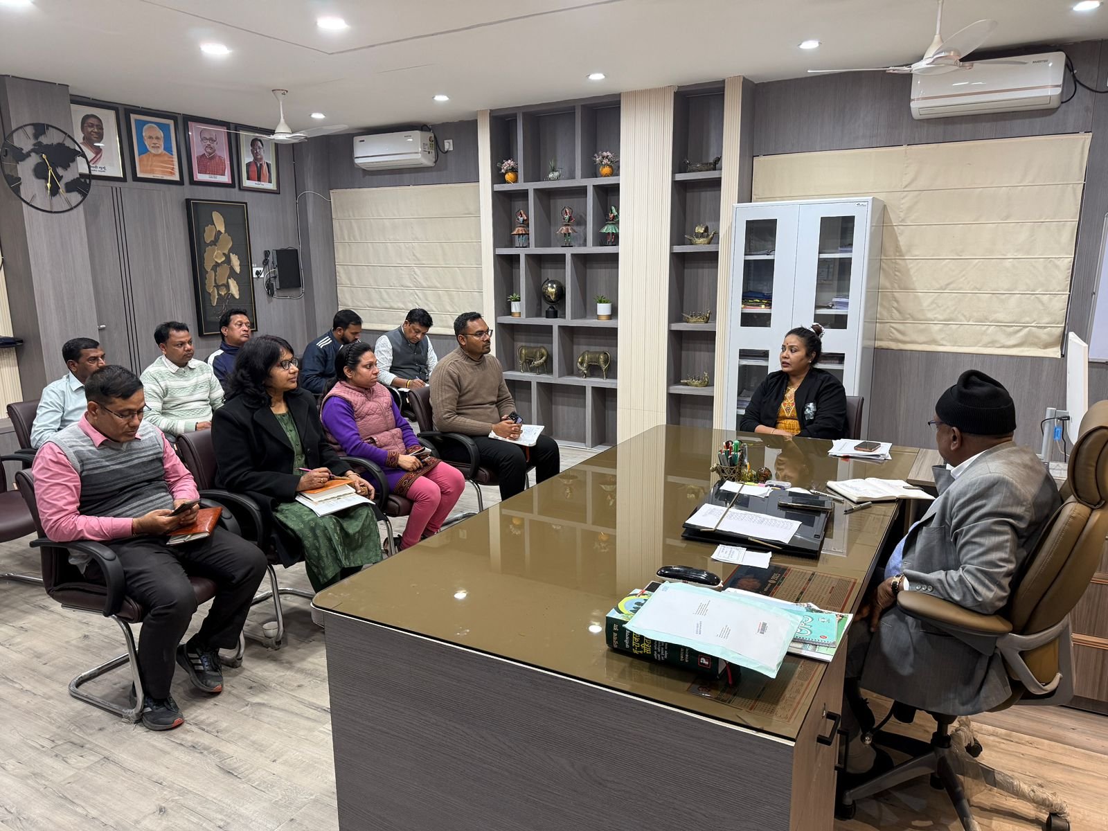 सरगुजा ओलम्पिक 2026 की पंजीयन स्थिति को लेकर संभागायुक्त ने ली समीक्षा बैठक, पंजीयन कार्य में तेजी लाने के दिए निर्देश