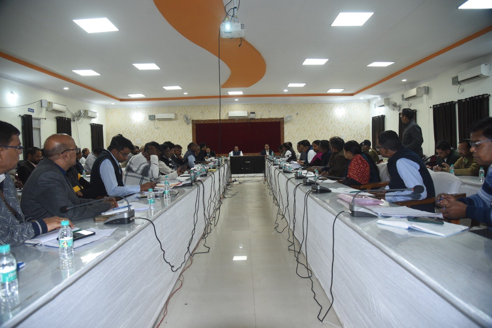 कलेक्टर   अजीत वसंत की अध्यक्षता में साप्ताहिक  समय-सीमा की बैठक सम्पन्न