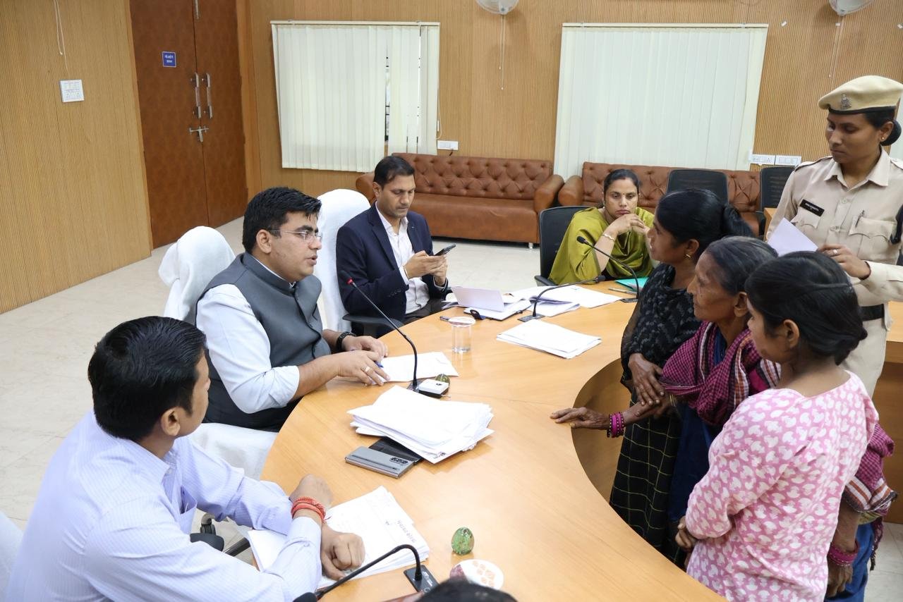 जनदर्शन में कलेक्टर ने सुनी दूरस्थ वनांचल से लेकर शहरी क्षेत्रों तक की समस्याएं