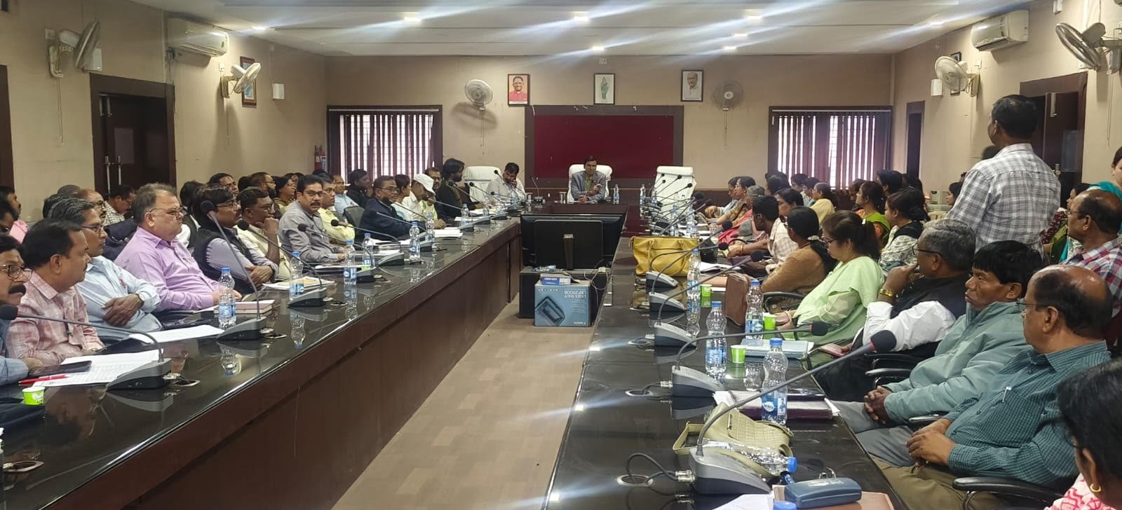 प्री-बोर्ड परीक्षा परिणामों की समीक्षा बैठक संपन्न बेहतर परीक्षा परिणाम के लिए जिला पंचायत सीईओ ने दिए निर्देश