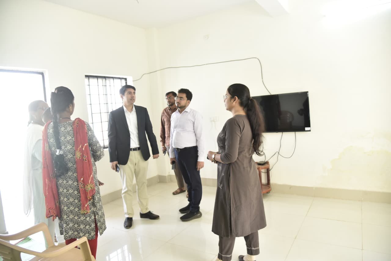 हथियार छोड़ अब हाथों में थामे औजार 28 आत्मसमर्पित माओवादियों के जीवन में घुल रहे कौशल के रंग, कलेक्टर ने नुवा बाट में परखी हकीकत