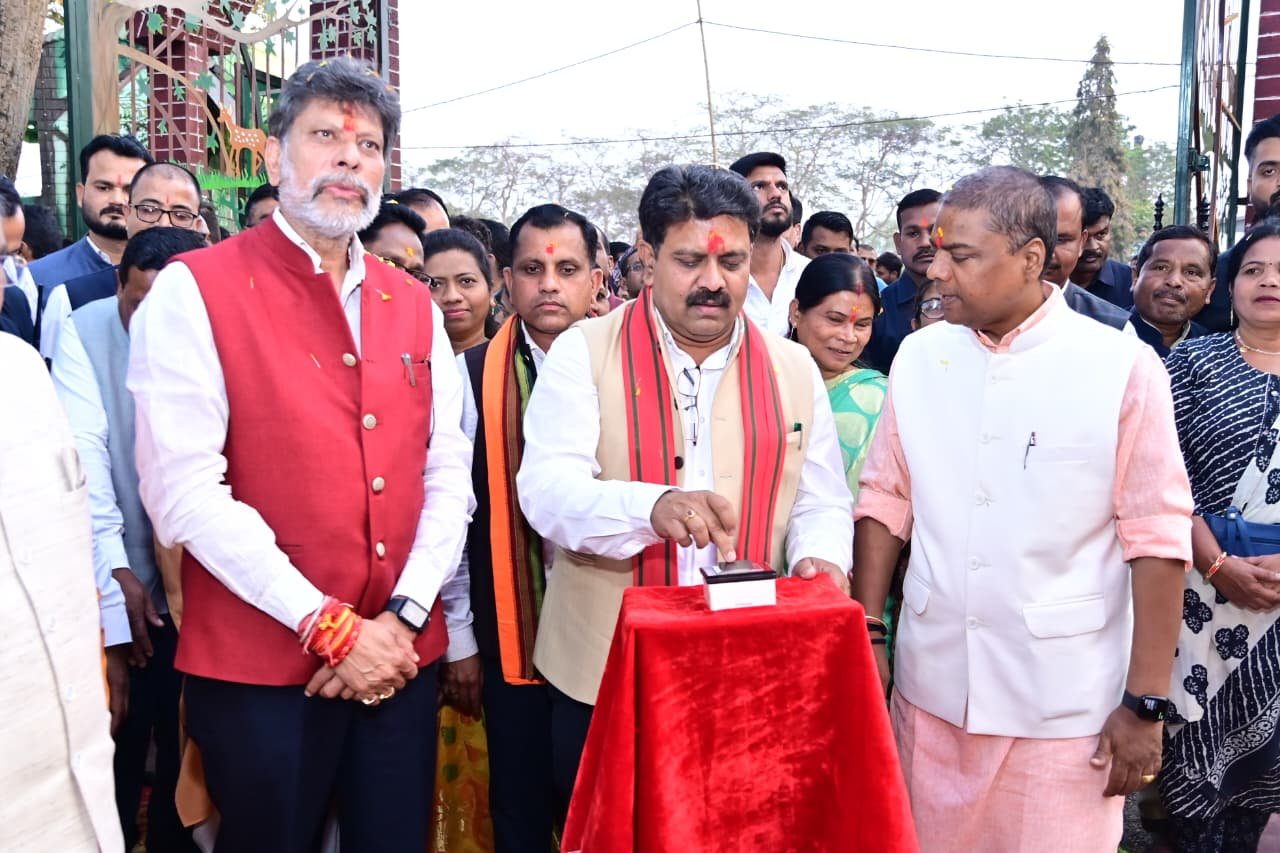 बस्तरवासियों को मिली जनजातीय गौरव वाटिका की अनमोल सौगात  उप मुख्यमंत्री  विजय शर्मा,  वन मंत्री  केदार कश्यप और विधायक  किरण सिंह देव ने किया लोकार्पण