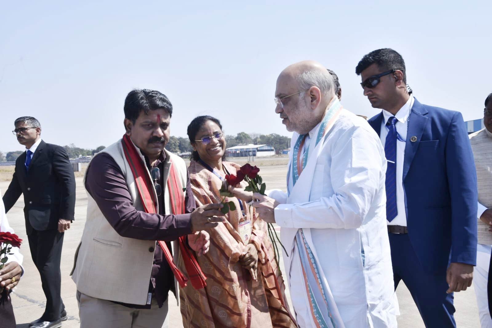 केन्द्रीय गृह मंत्री  अमित शाह का जगदलपुर के मां दंतेश्वरी एयरपोर्ट में आत्मीय स्वागत