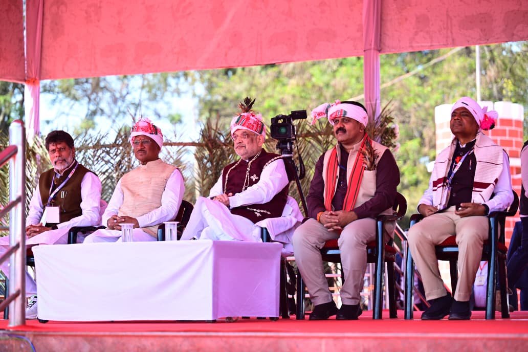 केंद्रीय गृहमंत्री  अमित शाह ने स्कूली बच्चों की सांस्कृतिक प्रस्तुति की प्रशंसा, ताली बजाकर हौसला बढ़ाया