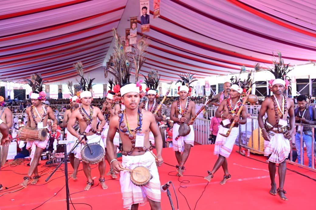 बस्तर पण्डुम के समापन पर गूंजी आदिम संस्कृति की थाप