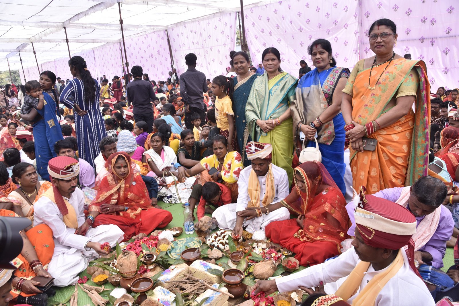 बस्तर के सिटी ग्राउंड में गूंजी शहनाई 280 जोड़े परिणय सूत्र में बंधे