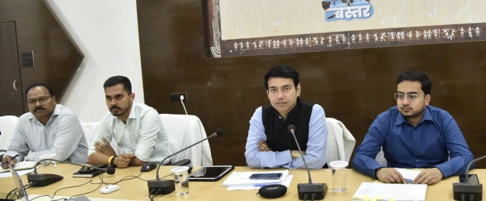 लोक सेवा गारंटी अधिनियम के तहत आवेदनों का समय सीमा में करें निराकरण – कलेक्टर  आकाश छिकारा