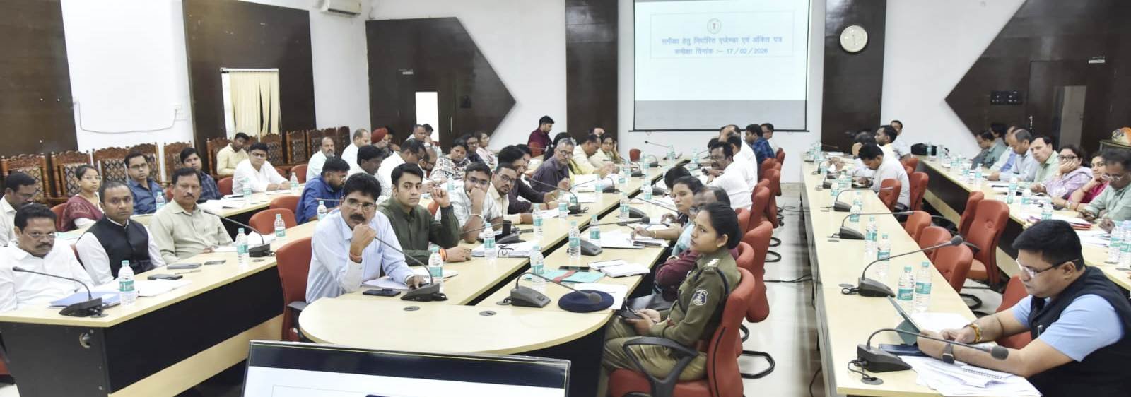 चित्रकोट महोत्सव की तैयारियों को लेकर कलेक्टर  आकाश छिकारा ने दिए निर्देश