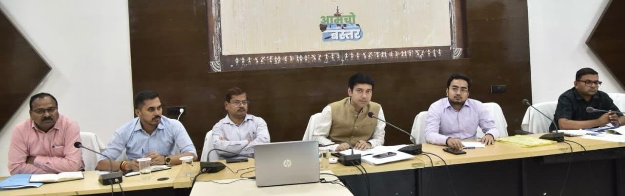 कलेक्टर  आकाश छिकारा समय सीमा की बैठक में स्वास्थ्य, शिक्षा विभाग के योजनाओं के क्रियान्वयन पर दिया विशेष जोर