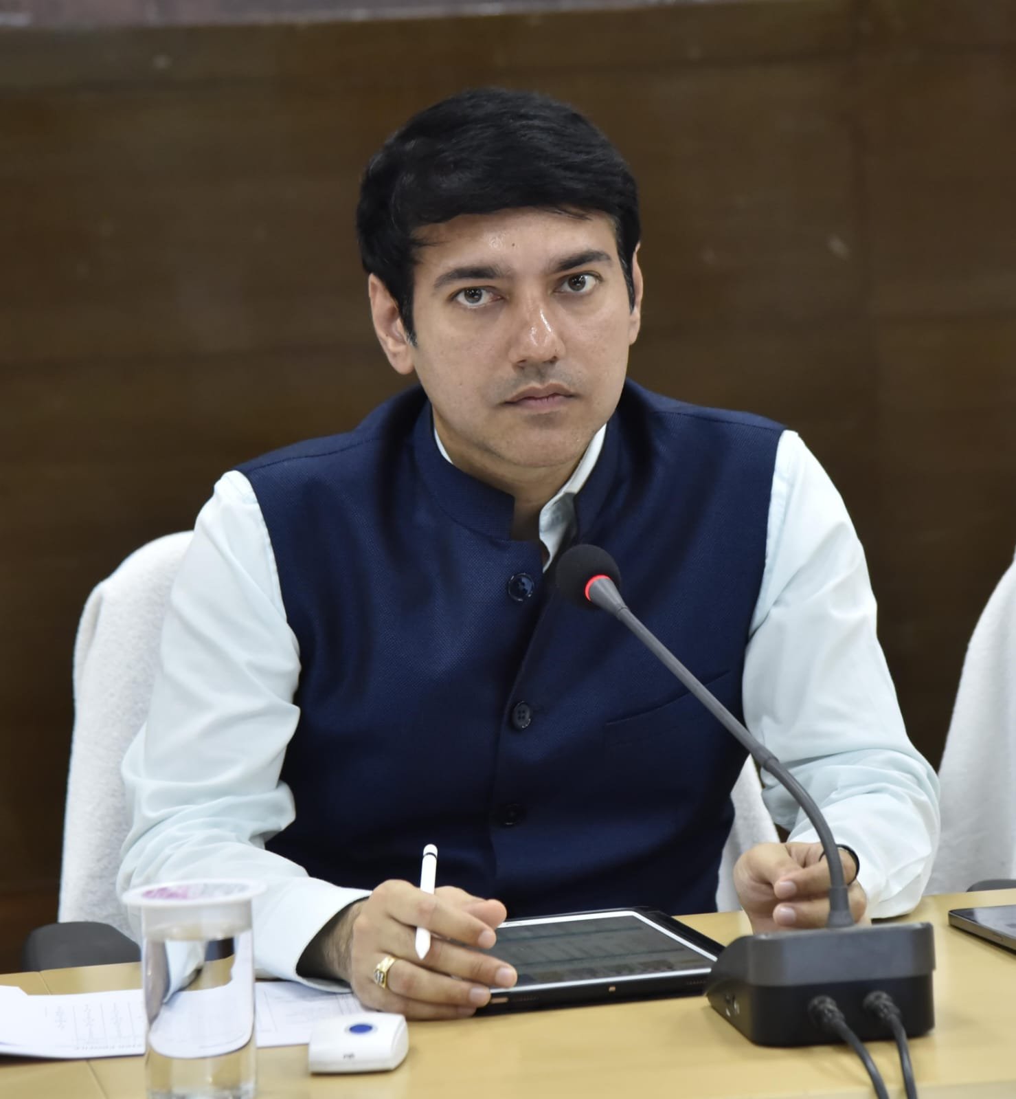 कलेक्टर ने स्वास्थ्य विभाग की समीक्षा बैठक में दिए सख्त निर्देश, मातृ-शिशु स्वास्थ्य व टीकाकरण पर विशेष जोर