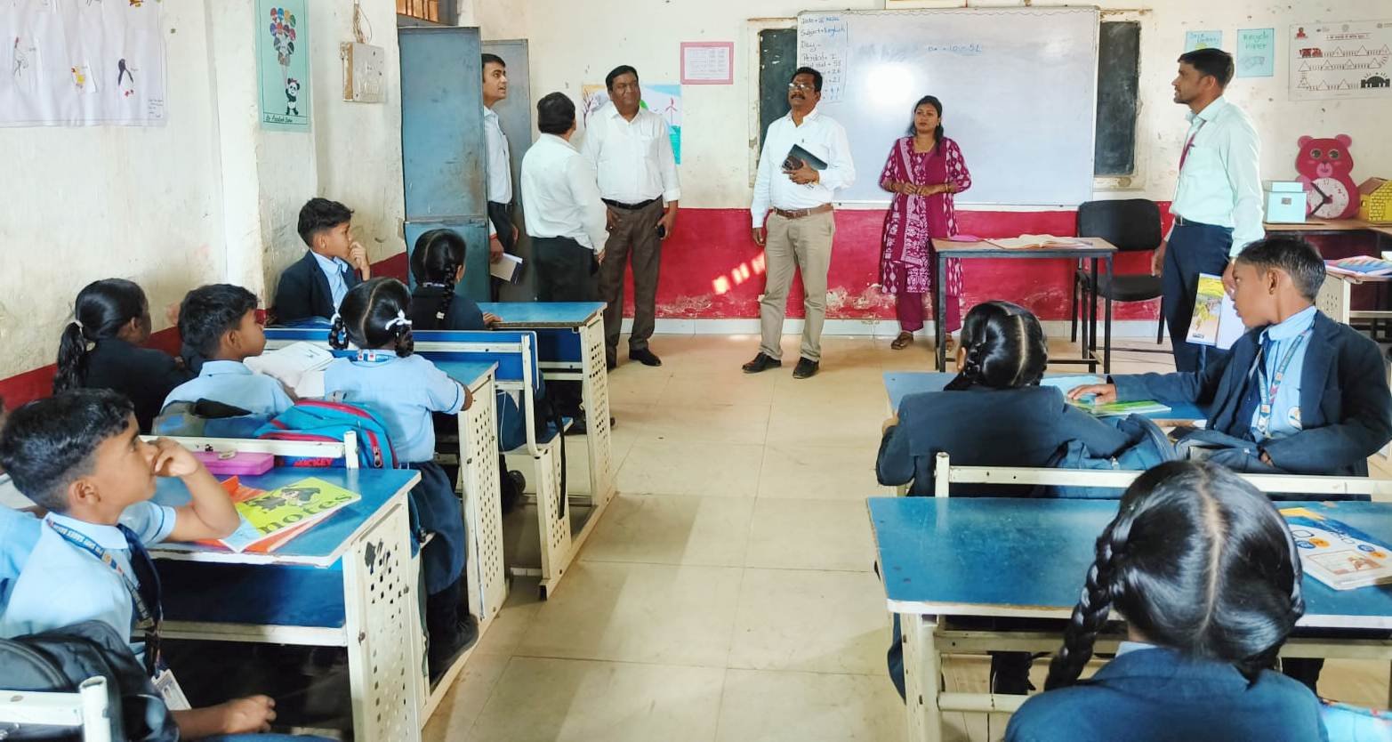 कमिश्नर बस्तर डोमन सिंह ने पीएमश्री हायर सेकेंडरी स्कूल बस्तर का किया निरीक्षण बच्चों के समग्र व्यक्तित्व विकास के लिए करें सार्थक प्रयास-कमिश्नर डोमन सिंह