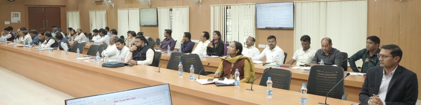 जिला प्रशासन की बड़ी पहलः सड़क सुरक्षा सुदृढ़ करने समयबद्ध कार्रवाई के निर्देश जिला स्तरीय सड़क सुरक्षा समिति की बैठक आयोजित