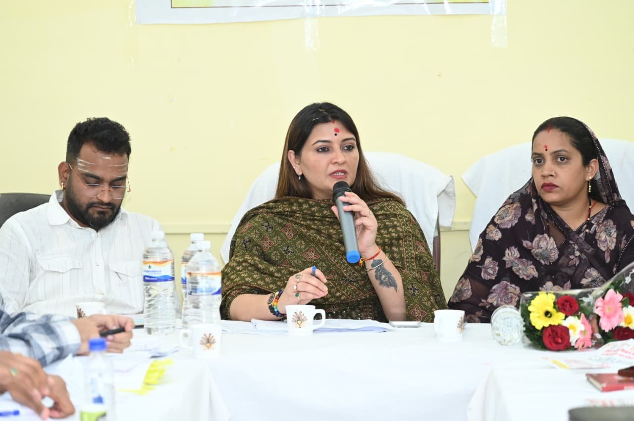 विधायक भावना बोहरा ने जनपद पंचायत पंडरिया और नगर पंचायत पांडातराई अंतर्गत विकास कार्यों की समीक्षा कर तय समय पर काम पूरा करने अधिकारियों को दिए दिशा-निर्देश