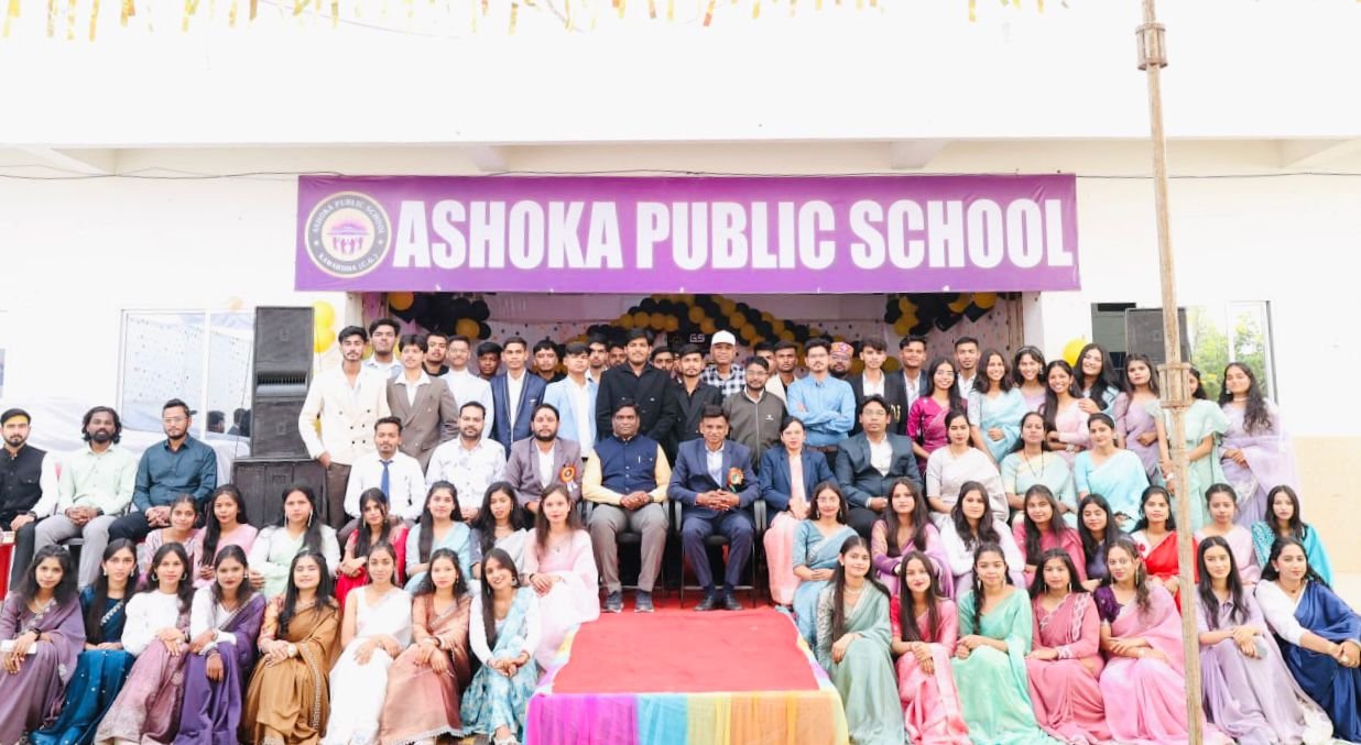 “APS स्कूल में ‘विदाई’ नहीं… ‘यादों का महोत्सव’ हुआ! संचालक ने कहा— स्कूल हमेशा घर था,घर रहेगा”