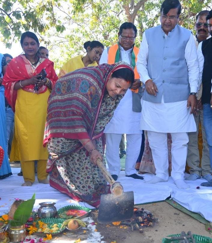 मंत्री  लक्ष्मी राजवाड़े ने 18.38 करोड़ रुपए के विकास कार्यों का किया भूमिपूजन
