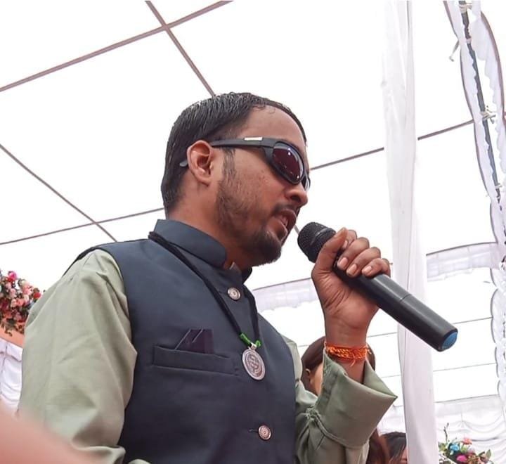 दृष्टि दिव्यांगता पर संकल्प की जीत: आत्मनिर्भरता की मिसाल बने श्री अभिनंदन, अब गढ़ रहे नई प्रतिभाओं का भविष्य