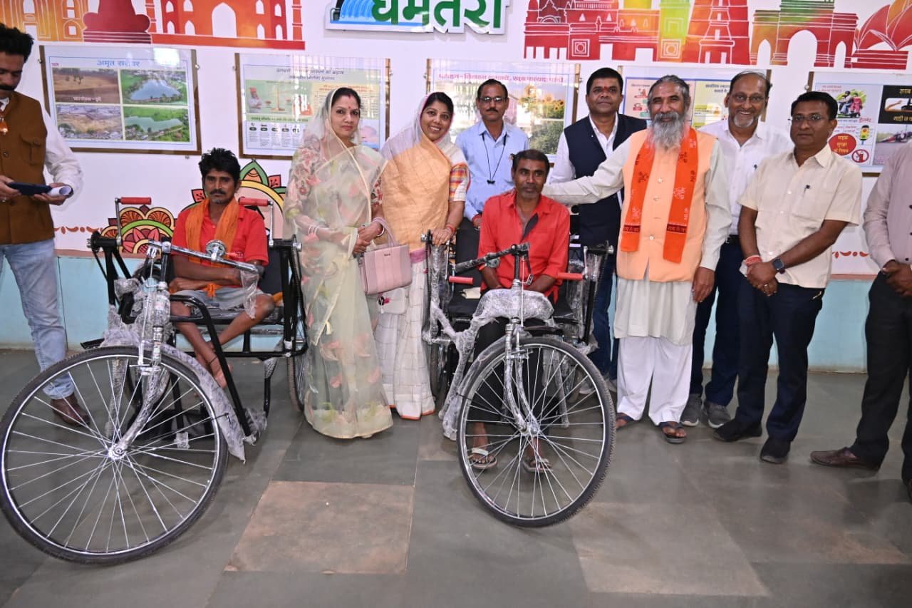 दिव्यांगजनों को मिली नई राह : सांसद भोजराज नाग ने ट्राइसाइकिल वितरित कर बढ़ाया आत्मविश्वास