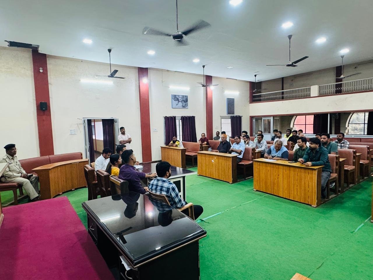 धमतरी में रात 10 बजे के बाद डीजे व तेज साउंड पर पूर्ण प्रतिबंध कोलाहल अधिनियम के तहत होगी सख्त कार्रवाई, भवन व डीजे संचालकों को दिए गए स्पष्ट निर्देश