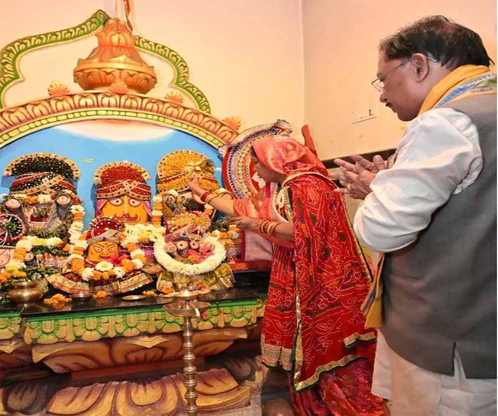 62वें जन्मदिवस पर मुख्यमंत्री श्री विष्णुदेव साय ने श्री जगन्नाथ मंदिर में पूजा-अर्चना कर प्रदेशवासियों के सुख-समृद्धि की कामना की
