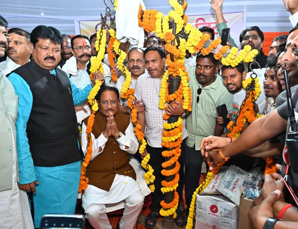 मुख्यमंत्री विष्णुदेव साय को मिलीं जन-जन की शुभकामनाएं, जन्मदिन पर मुख्यमंत्री निवास बना उल्लास का केंद्र