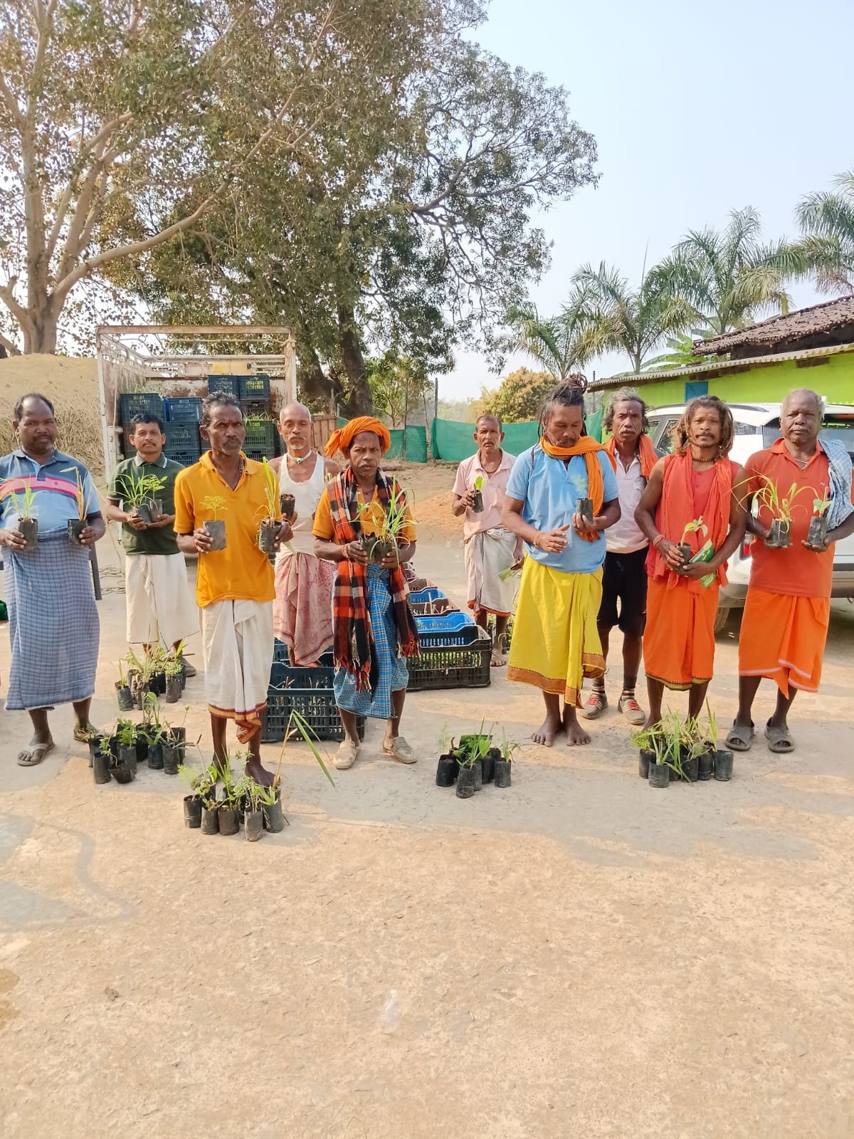 मुख्यमंत्री श्री साय के जन्मदिवस पर पादप बोर्ड द्वारा 2100 औषधीय पौधों का वितरण