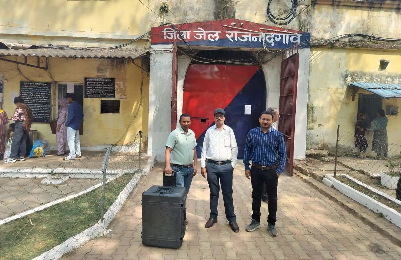 जिला जेल के कैदियों का किया गया हैंड हैल्ड एक्स-रे मशीन के माध्यम से टीबी जांच