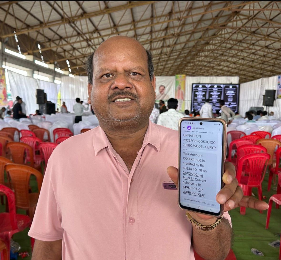 कृषक उन्नति योजना से किसानों के चेहरे खिले धमतरी जिले के 1.24 लाख से अधिक किसानों के खातों में 434 करोड़ 77 लाख रुपये अंतरित