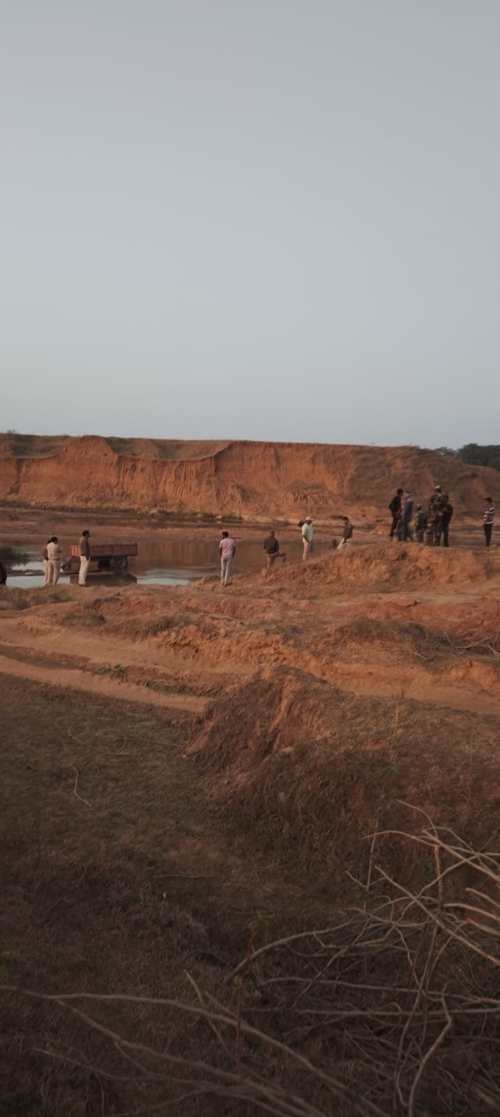 अवैध रेत खनन पर प्रशासन की सख्त कार्रवाई जारी वाहन जप्त, नियमों के तहत प्रकरण दर्ज