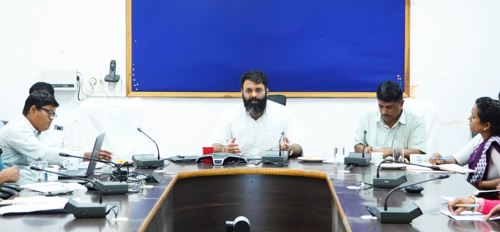 आंगनबाड़ी कार्यकर्ताओं की समस्याओं पर संवेदनशील पहल कलेक्टर ने संघ के प्रतिनिधियों के साथ की बैठक कुपोषण मुक्त जशपुर के लिए शत प्रतिशत उपस्थिति पर जोर