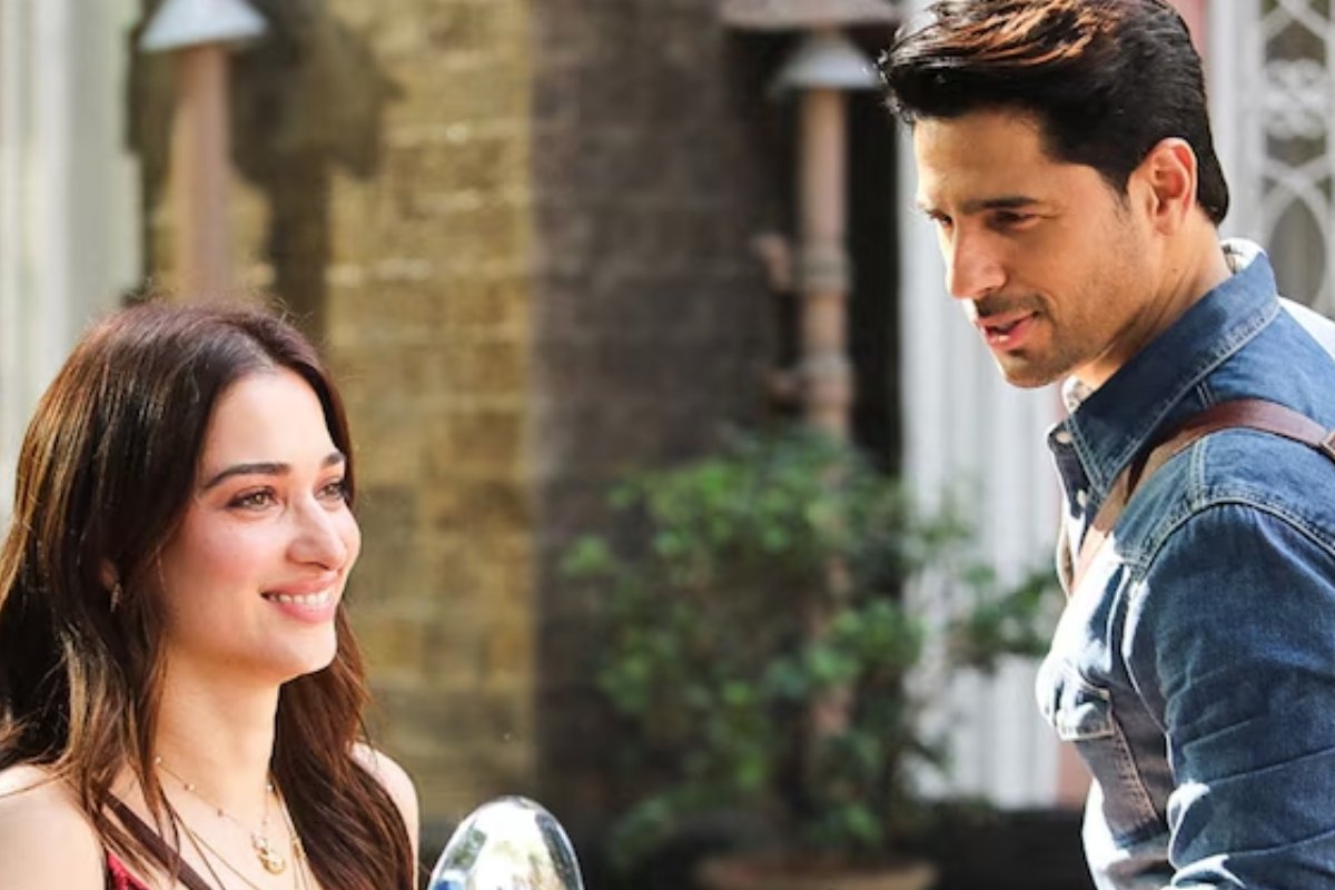 पहली बार साथ नजर आए सिद्धार्थ मल्होत्रा और तमन्ना भाटिया, Vvan के फर्स्ट लुक ने बढ़ाया क्रेजपहली बार साथ नजर आए सिद्धार्थ मल्होत्रा और तमन्ना भाटिया, Vvan के फर्स्ट लुक ने बढ़ाया क्रेज