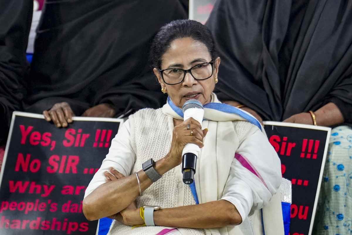 एसआईआर के खिलाफ याचिका पर होगी सुनवाई, ममता बनर्जी पहुंचीं सुप्रीम कोर्ट