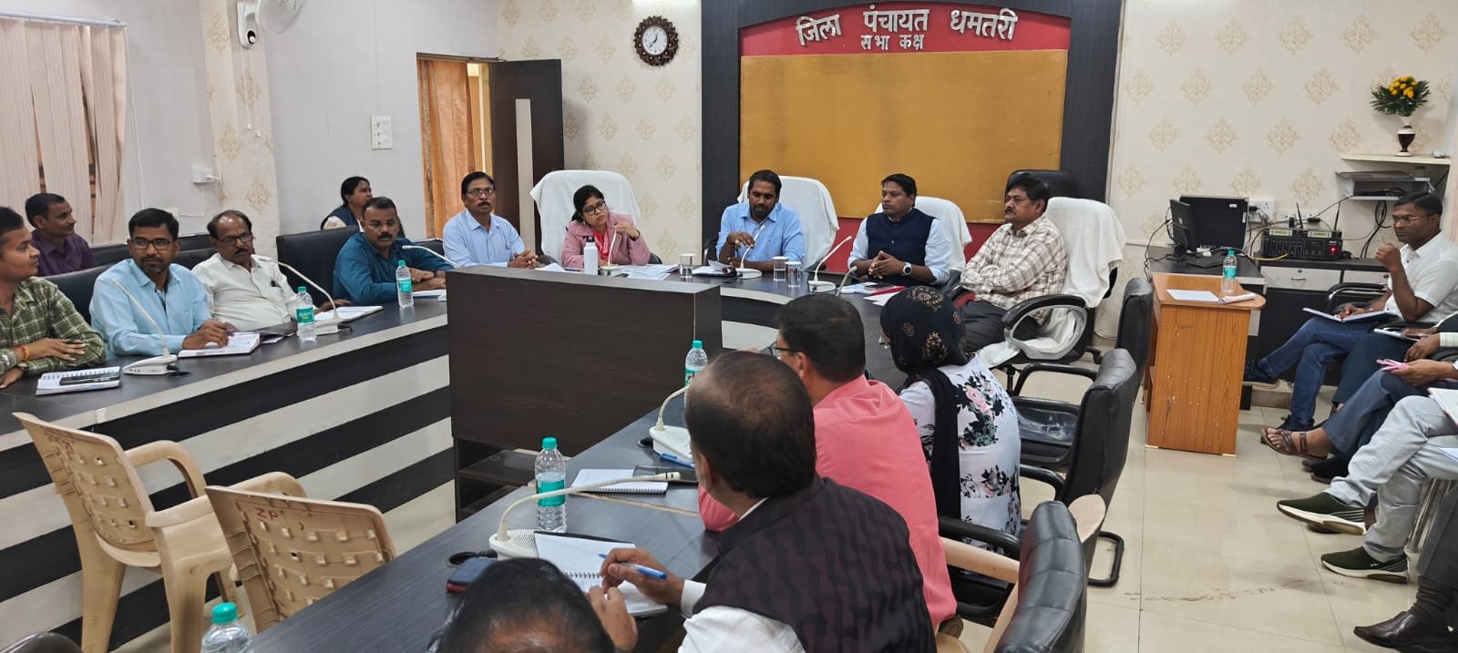 बोर्ड परीक्षाओं की तैयारी सर्वोच्च प्राथमिकता पर हो: कलेक्टर अबिनाश मिश्रा