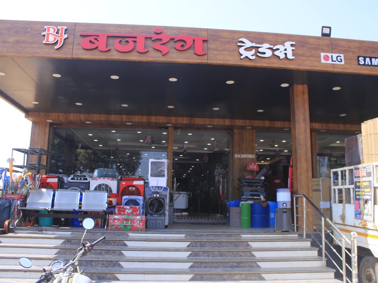 दिव्यांग सशक्तिकरण की मिसाल: शासन की स्वरोजगार योजना से  हेमंत साहू बने आत्मनिर्भर