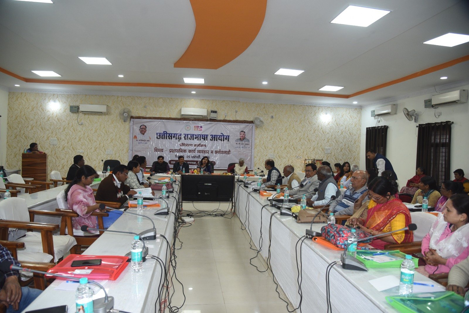 प्रशासनिक कार्य-व्यवहार म छत्तीसगढ़ी के उपयोग पर प्रशिक्षण आयोजित शासकीय कार्यालयों में छत्तीसगढ़ी एवं स्थानीय भाषा प्रयोग करने पर दिया जोर