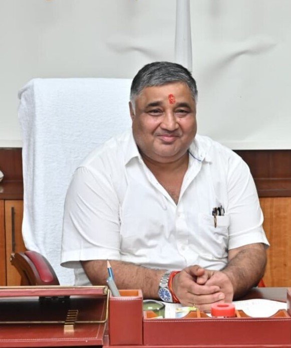 पर्यटन एवं संस्कृति मंत्री  राजेश अग्रवाल ने लखनपुर में जनप्रतिनिधियों एवं नागरिकों से की भेंट जनसमस्याओं के त्वरित निराकरण हेतु अधिकारियों को दिए आवश्यक दिशा-निर्देश