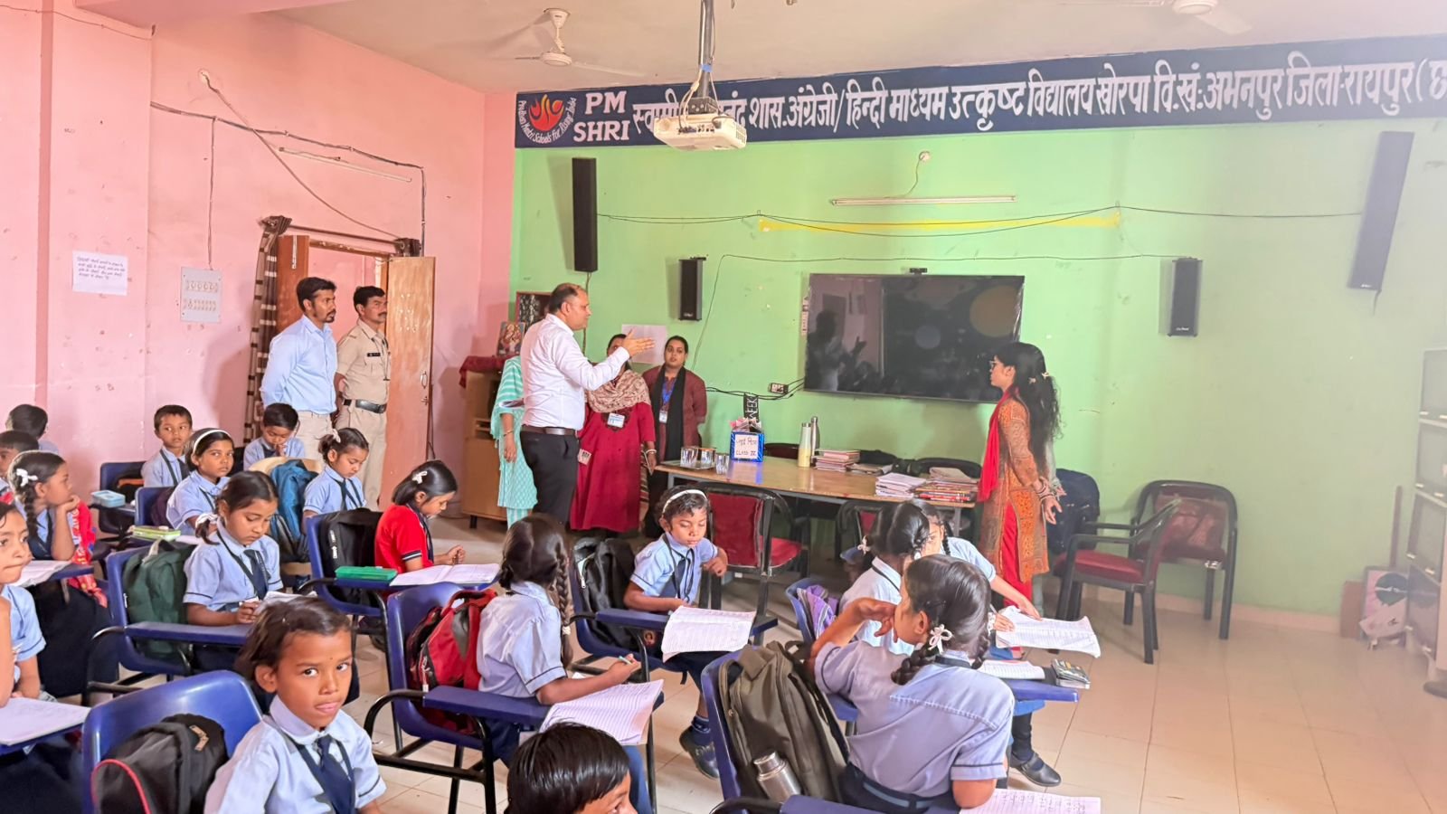 अपर कलेक्टर कीर्तिमान राठौर ने पीएम श्री स्कूल खोरपा का किया निरीक्षण