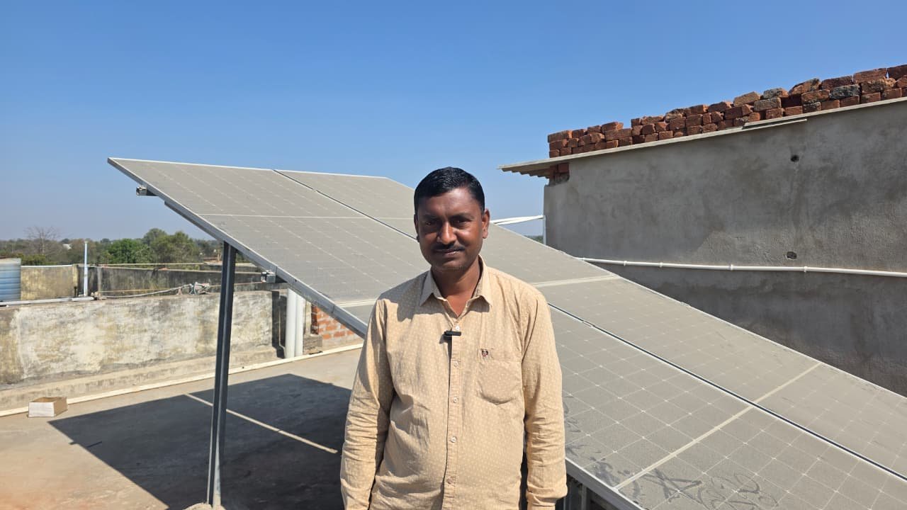 ’पीएम सूर्य घर मुफ्त बिजली योजना’ से अखिलेश कुमार बने ’ऊर्जादाता’ घर की छत बनी ’पावर हाउस’, घर का बिजली बिल हुआ शून्य