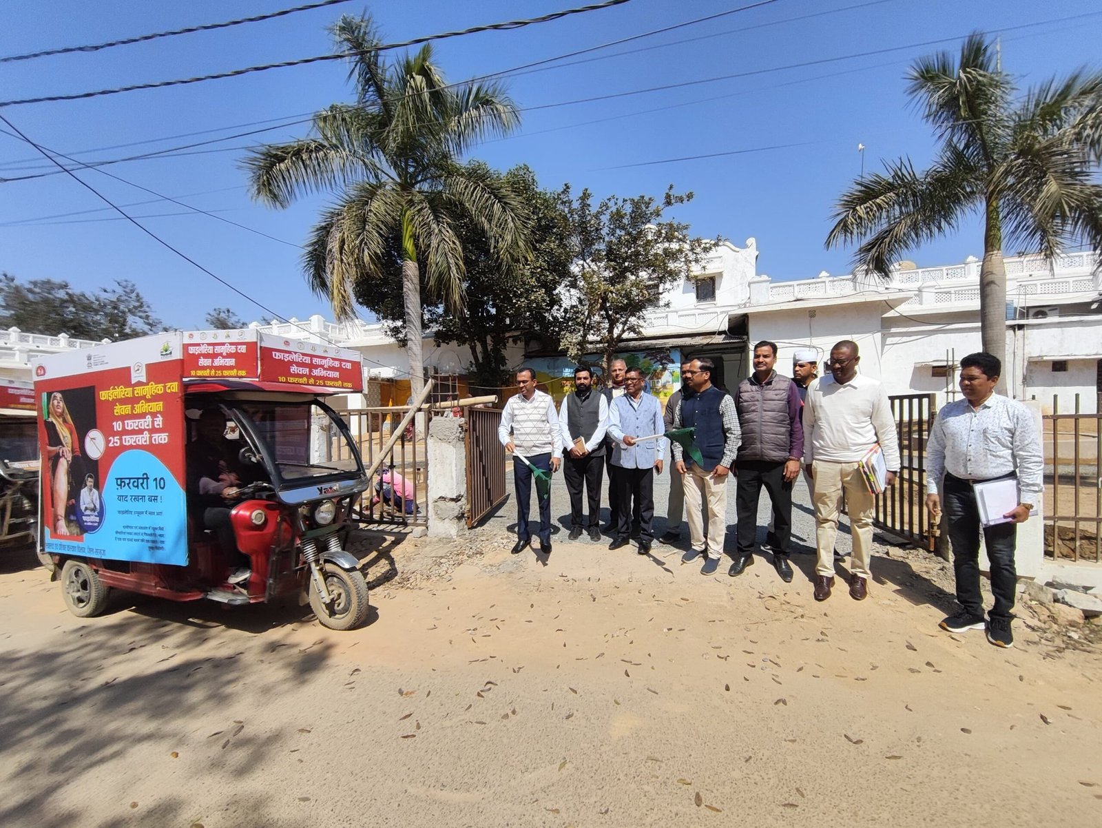 फाइलेरिया उन्मूलन कार्यक्रम के अंतर्गत सामूहिक दवा सेवन अभियान का हुआ शुभारंभ शहरी सामुदायिक स्वास्थ्य केन्द्र नवापारा में जनप्रतिनिधियों ने स्वयं दवा का सेवन कर लोगों को दवा सेवन करने अपील की