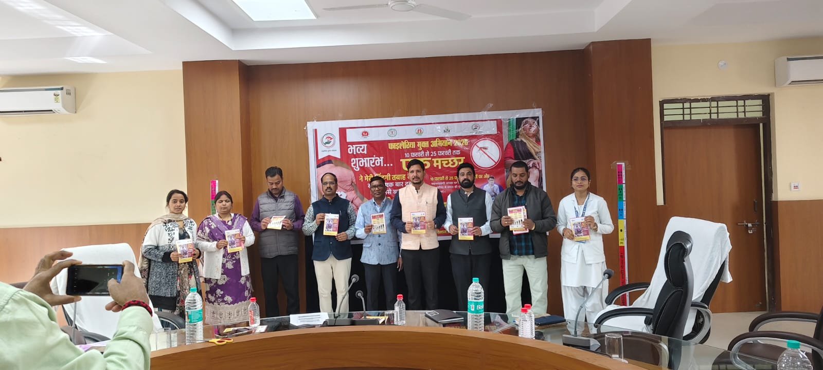 फाईलेरिया मुक्ति अभियान अंतर्गत प्रचार-प्रसार रथ को हरी झण्डी दिखाकर कलेक्टर ने किया रवाना अभियान के तहत सामूहिक दवा सेवन कार्यक्रम अंतर्गत अधिकारियों ने फाईलेरिया मुक्ति हेतु दवा का किया सेवन