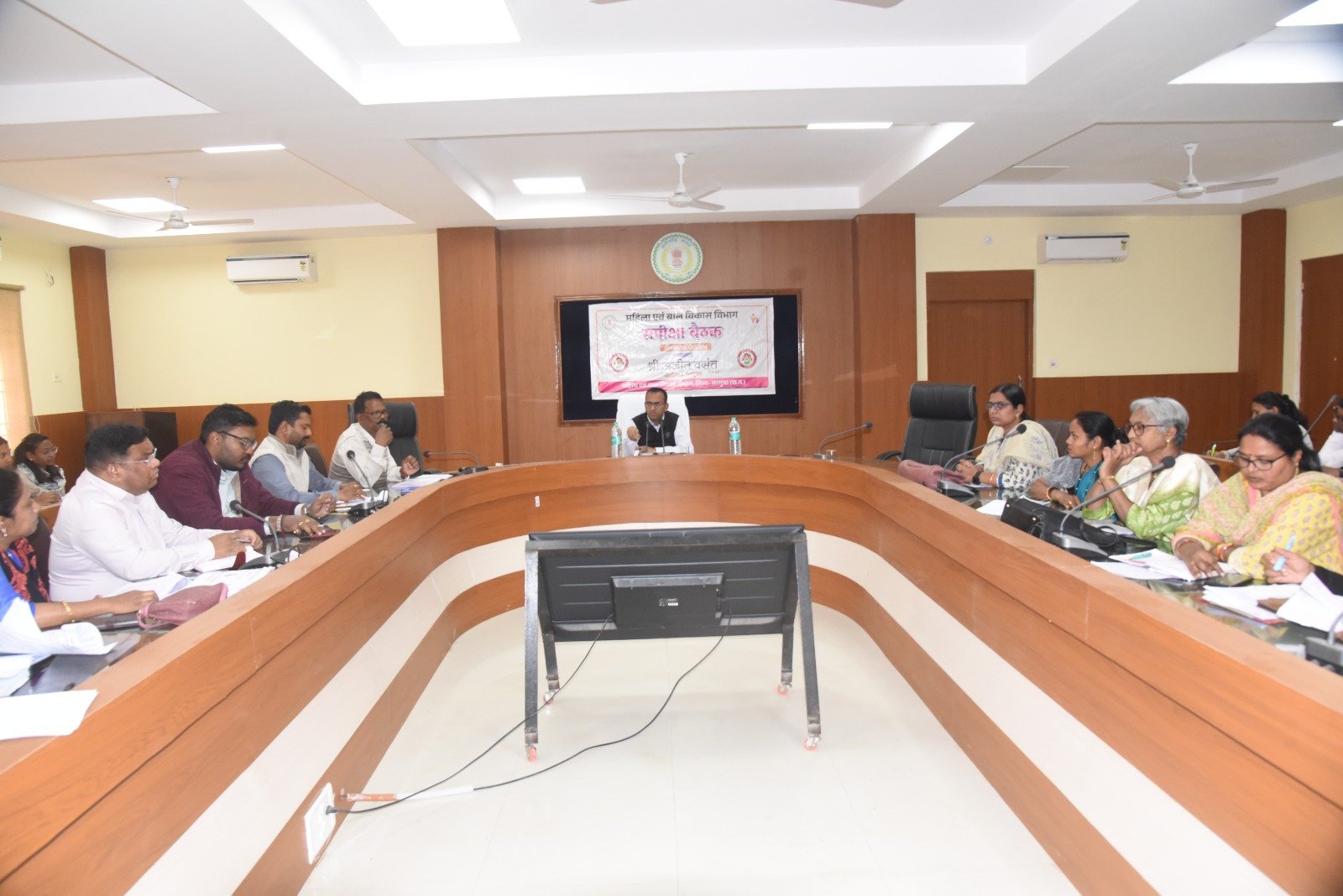 कलेक्टर ने ली महिला एवं बाल विकास विभाग की समीक्षा बैठक