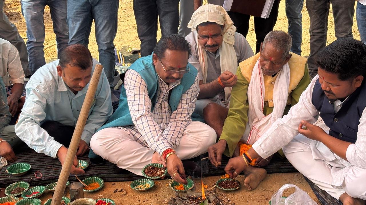 रेवापुर मोड़-पोडिपा मार्ग एवं नाला पुल निर्माण का भूमिपूजन, 5.52 करोड़ की लागत से होंगे विकास कार्य