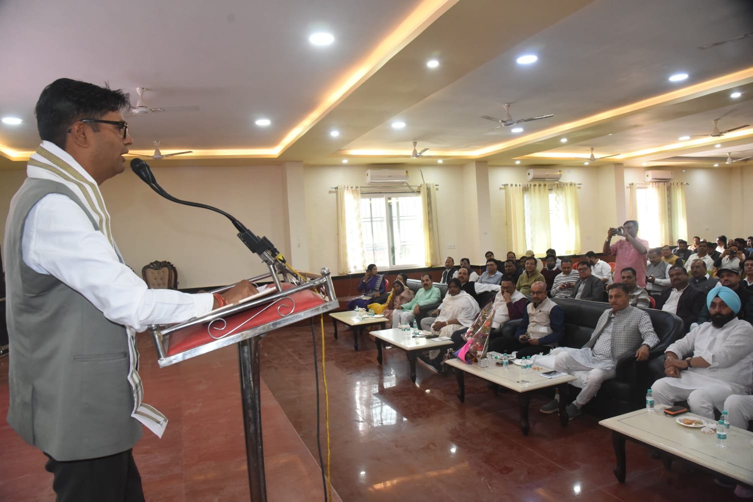 वित्त मंत्री ओपी चौधरी ने अंबिकापुर में प्रबुद्धजनों के साथ सुना केंद्रीय बजट; प्रधानमंत्री और केंद्रीय वित्त मंत्री का जताया आभार