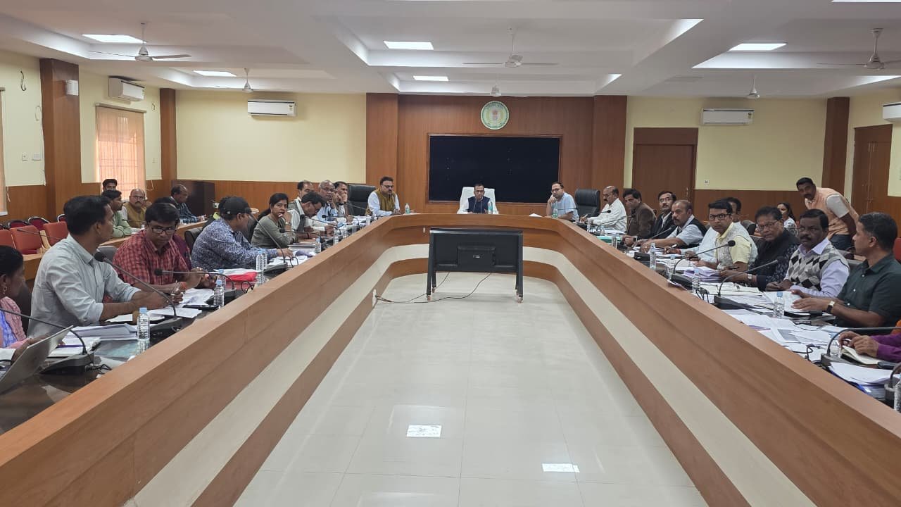 कलेक्टर ने ली स्कूल शिक्षा विभाग की समीक्षा बैठक शिक्षकों की आधार आधारित उपस्थिति एवं पंजीयन शत-प्रतिशत करने के निर्देश कलेक्टर ने दिए अपार आईडी निर्माण में प्रगति लाने के निर्देश