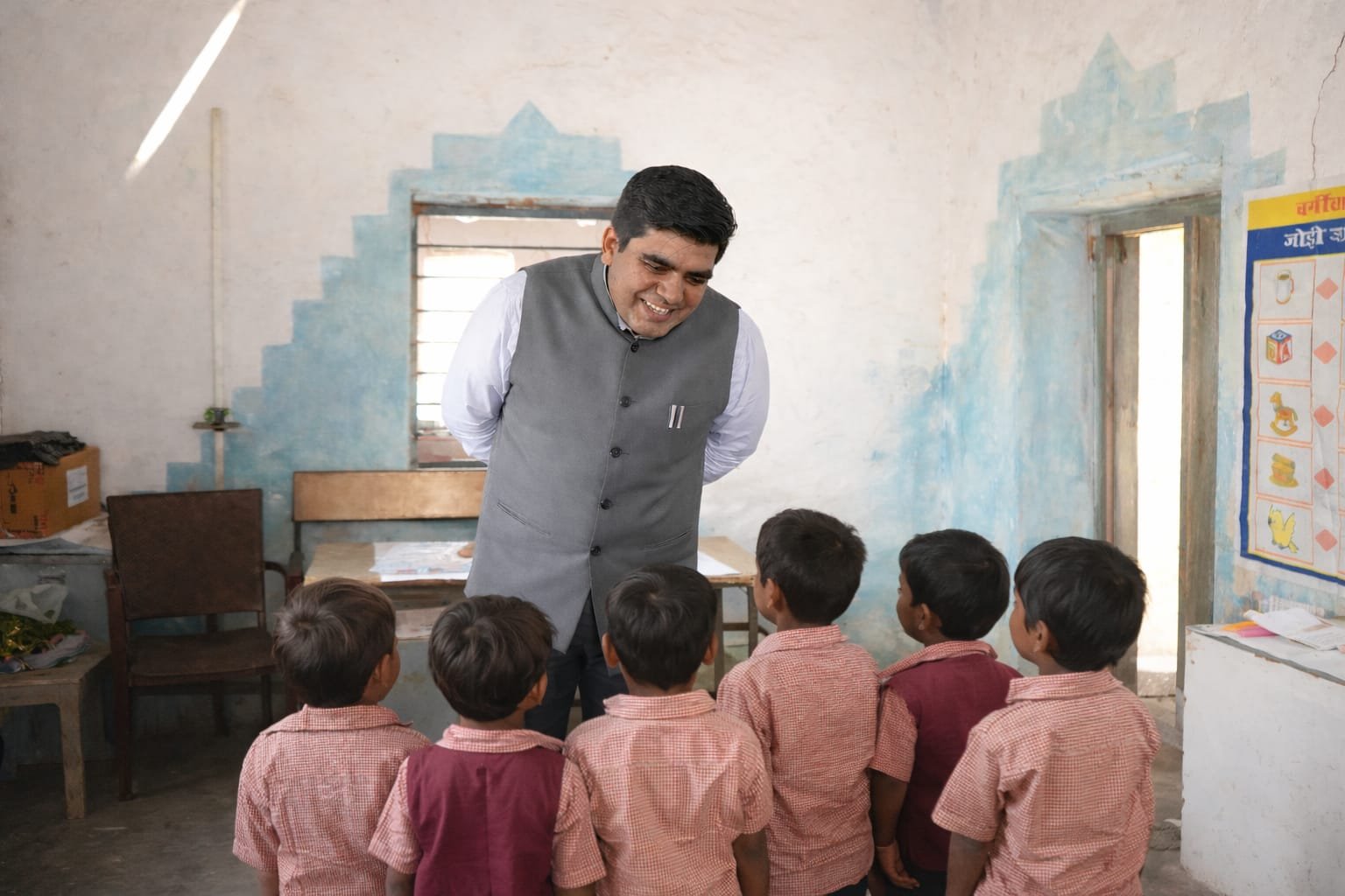 कलेक्टर की तालियों ने बढ़ाया हौसला, आंगनबाड़ी में बच्चों ने सुनाई ए-बी-सी-डी