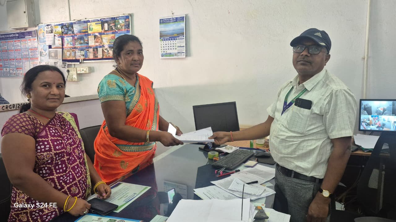 बिहान के प्रयास से नॉमिनी को मिला 2 लाख का बीमा लाभ, परिवार में लौटी राहत