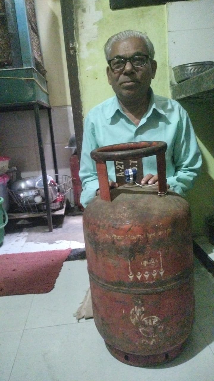 24 घंटे में समस्या का समाधान: जिला हेल्पलाइन से मिली बड़ी राहत रायपुर के जनक राम को गैस बुकिंग में आई परेशानी से मिली निजात, प्रशासन की त्वरित पहल बनी आमजन के लिए सहारा