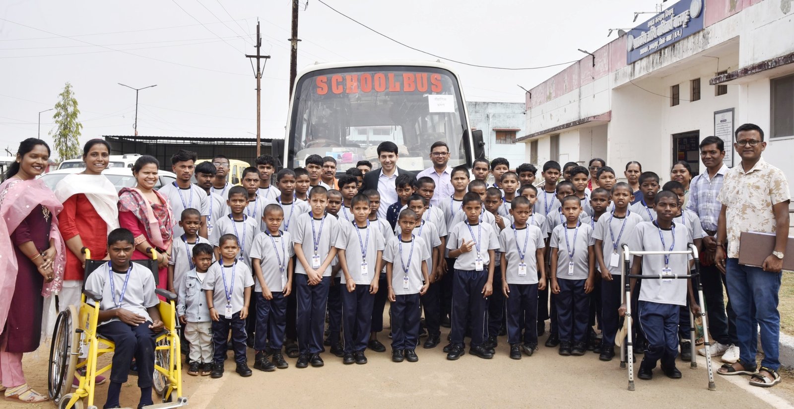 हौसलों का सफर शैक्षणिक भ्रमण, मनोरम स्थल तिरिया रवाना हुए 45 अस्थि बाधित विद्यार्थी