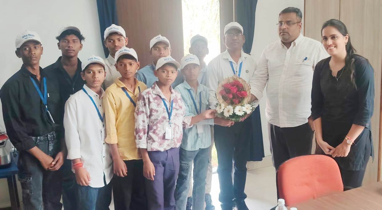 बस्तर के नन्हे वैज्ञानिकों ने रायपुर की शैक्षणिक यात्रा में जाना भविष्य का छत्तीसगढ़