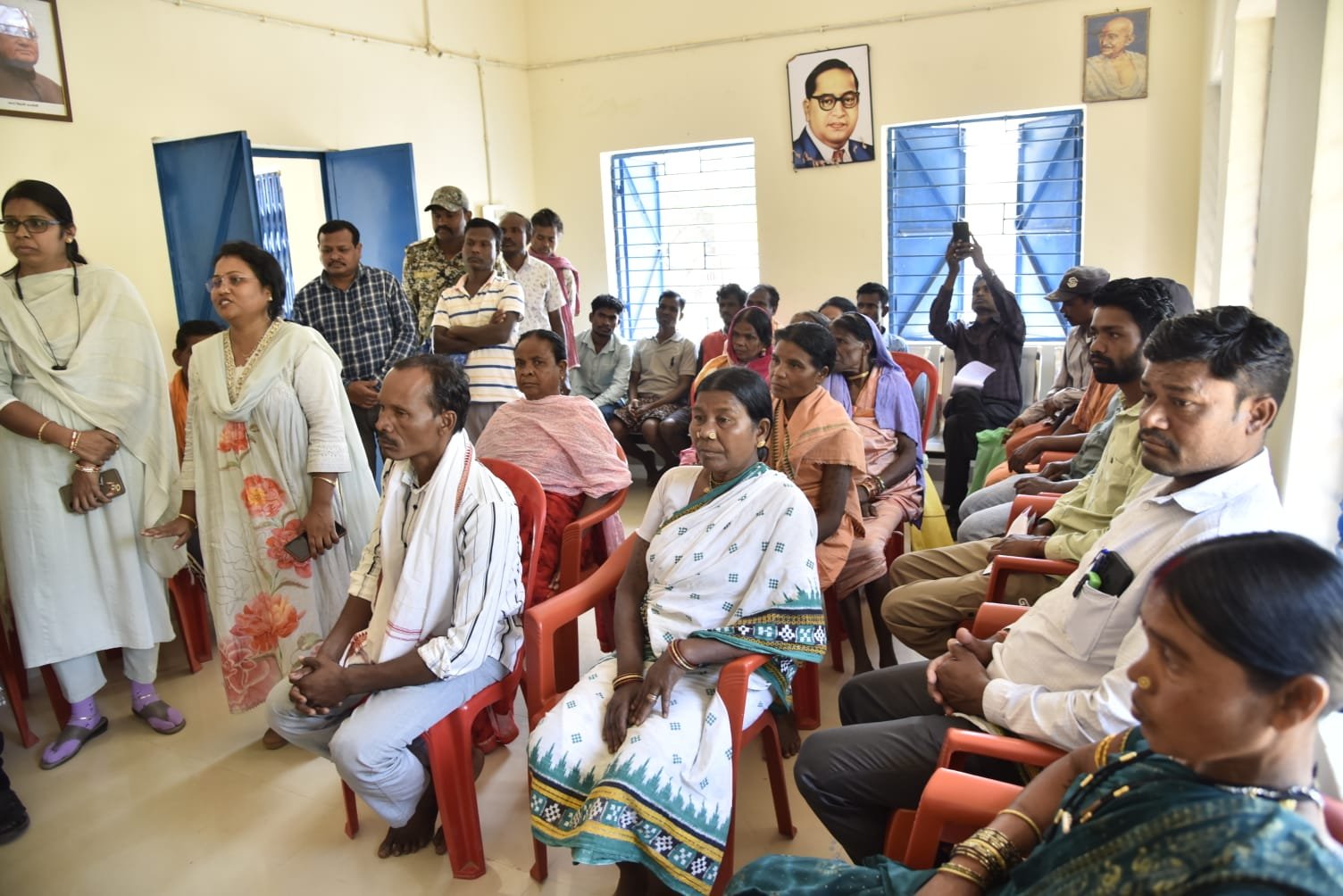 क्षमापुर में आयोजित राजस्व शिविर का कलेक्टर ने किया अवलोकन, प्रकरणों के त्वरित निराकरण के दिए निर्देश