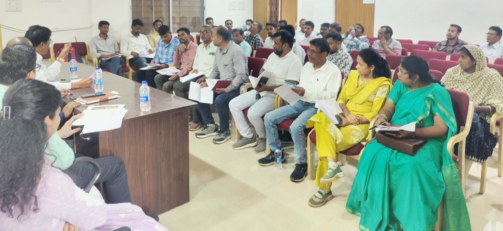 बास्तानार की 34 पंचायतों में जिला प्रशासन की जन चौपाल   अधिकारियों ने धरातल पर मूलभूत सुविधाओं का लिया जायजा